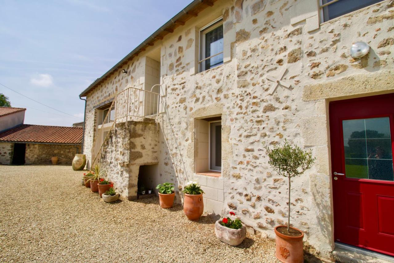 O Trois Oliviers Bed & Breakfast Louin Eksteriør bilde