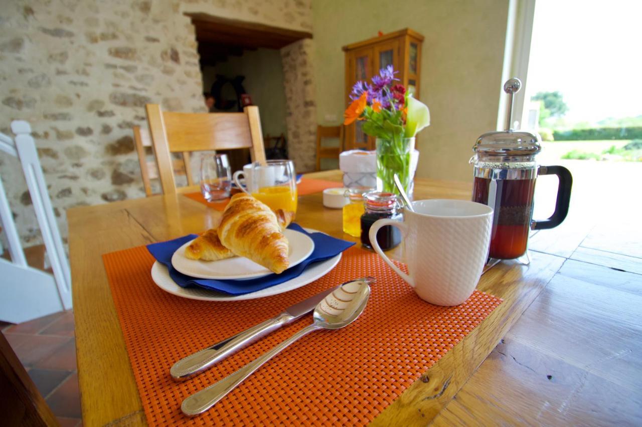 O Trois Oliviers Bed & Breakfast Louin Eksteriør bilde