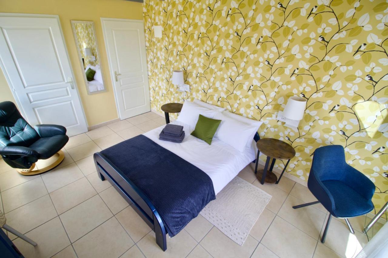 O Trois Oliviers Bed & Breakfast Louin Eksteriør bilde