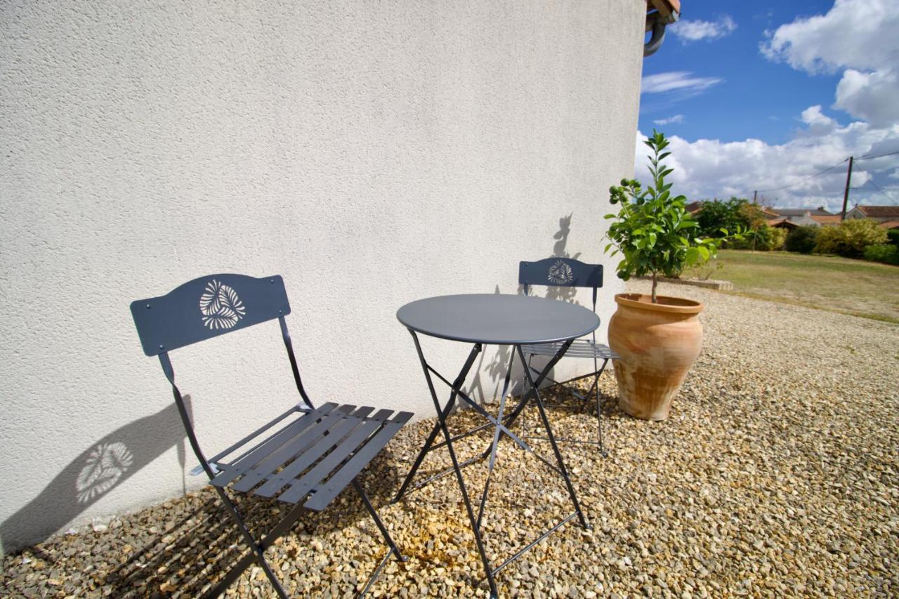 O Trois Oliviers Bed & Breakfast Louin Eksteriør bilde