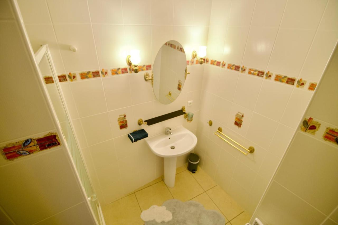 O Trois Oliviers Bed & Breakfast Louin Eksteriør bilde