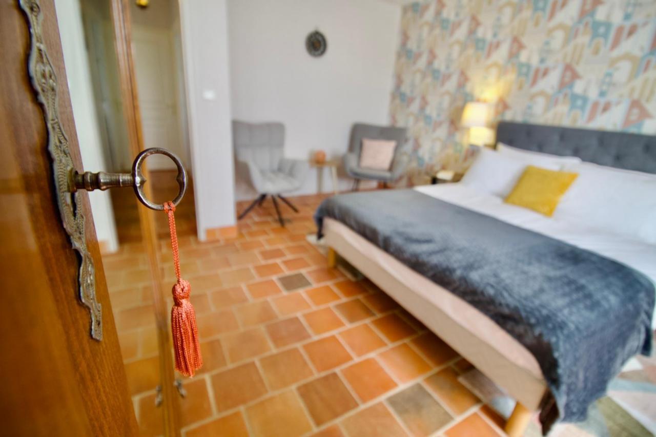 O Trois Oliviers Bed & Breakfast Louin Eksteriør bilde